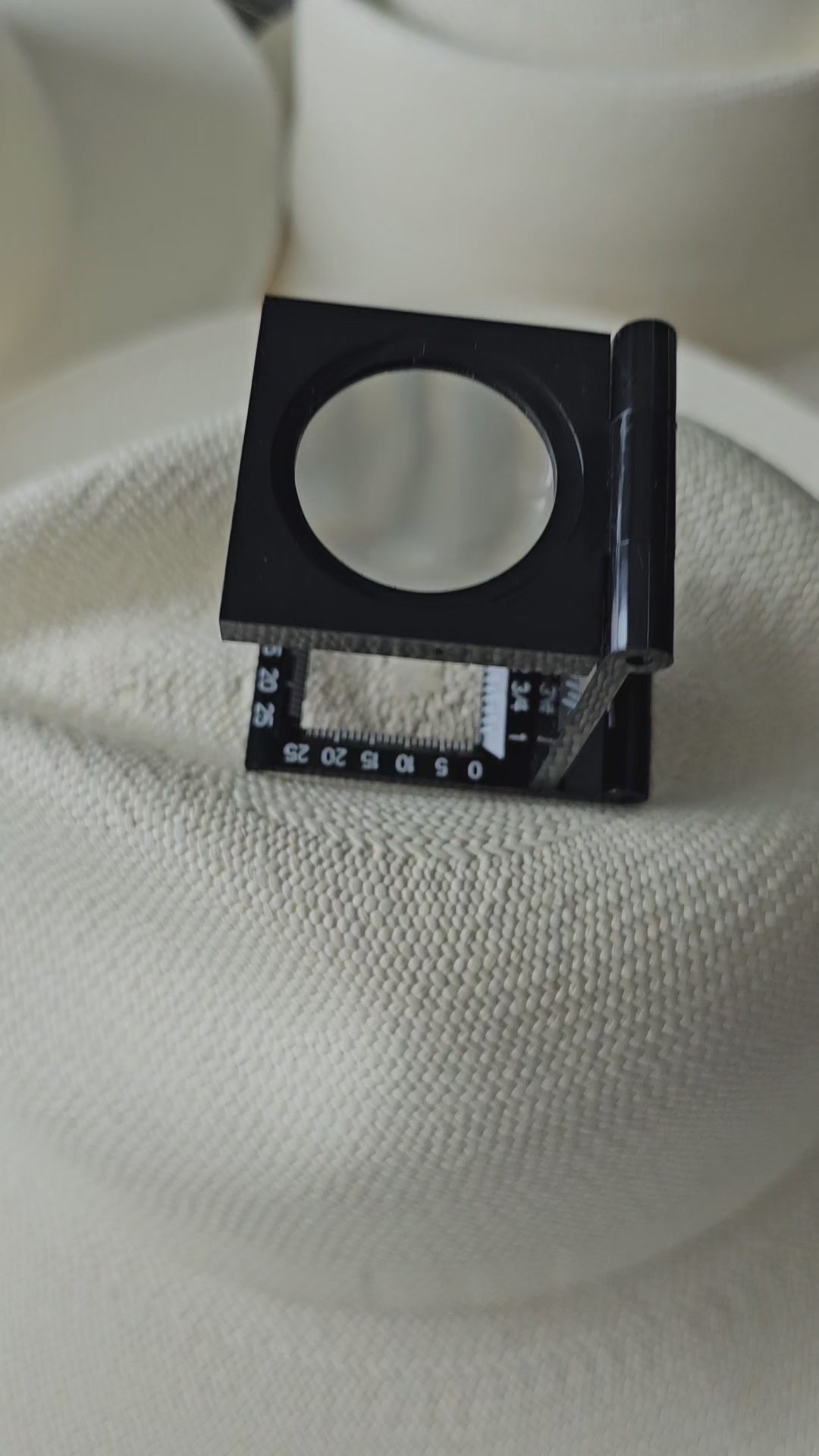 Close up of the crown's Rosette/Plantilla