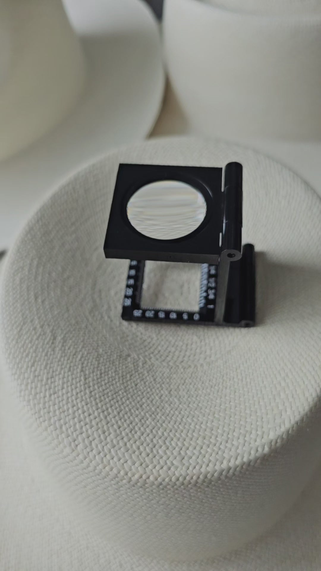 Close up of the crown's Rosette/Plantilla