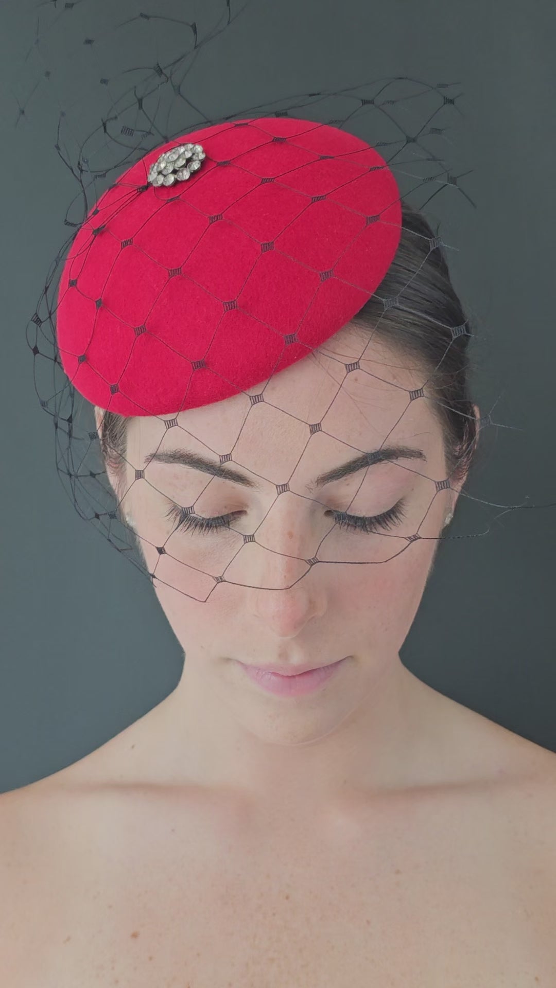 Lola red percher hat video